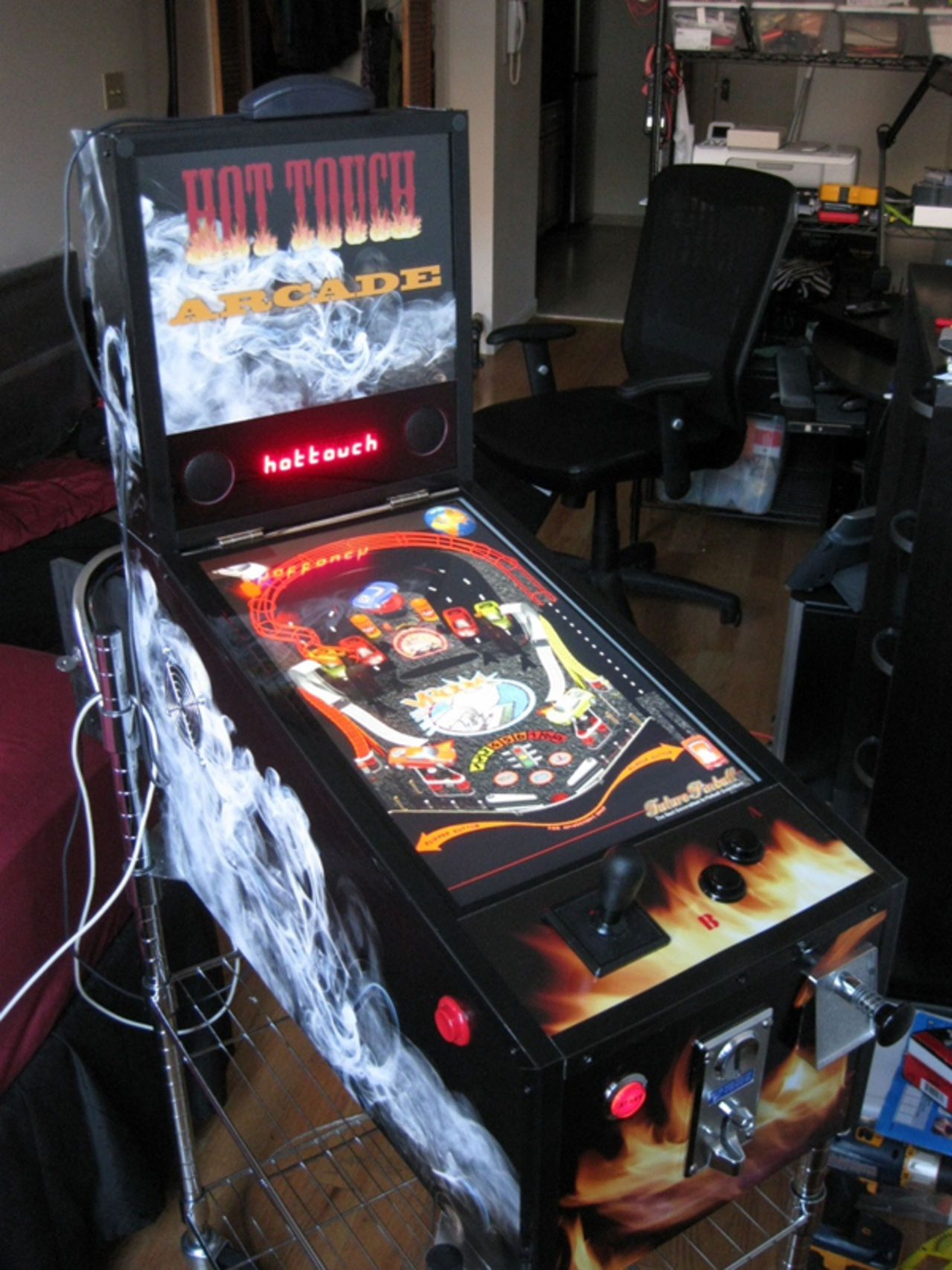 Hemmabyggt flipperspel med touchskärm