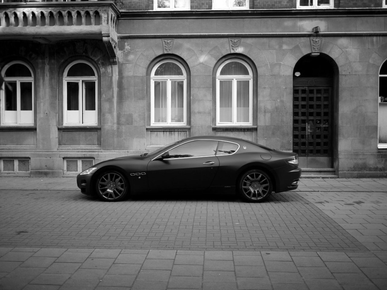 Mattsvart Maserati GranTurismo