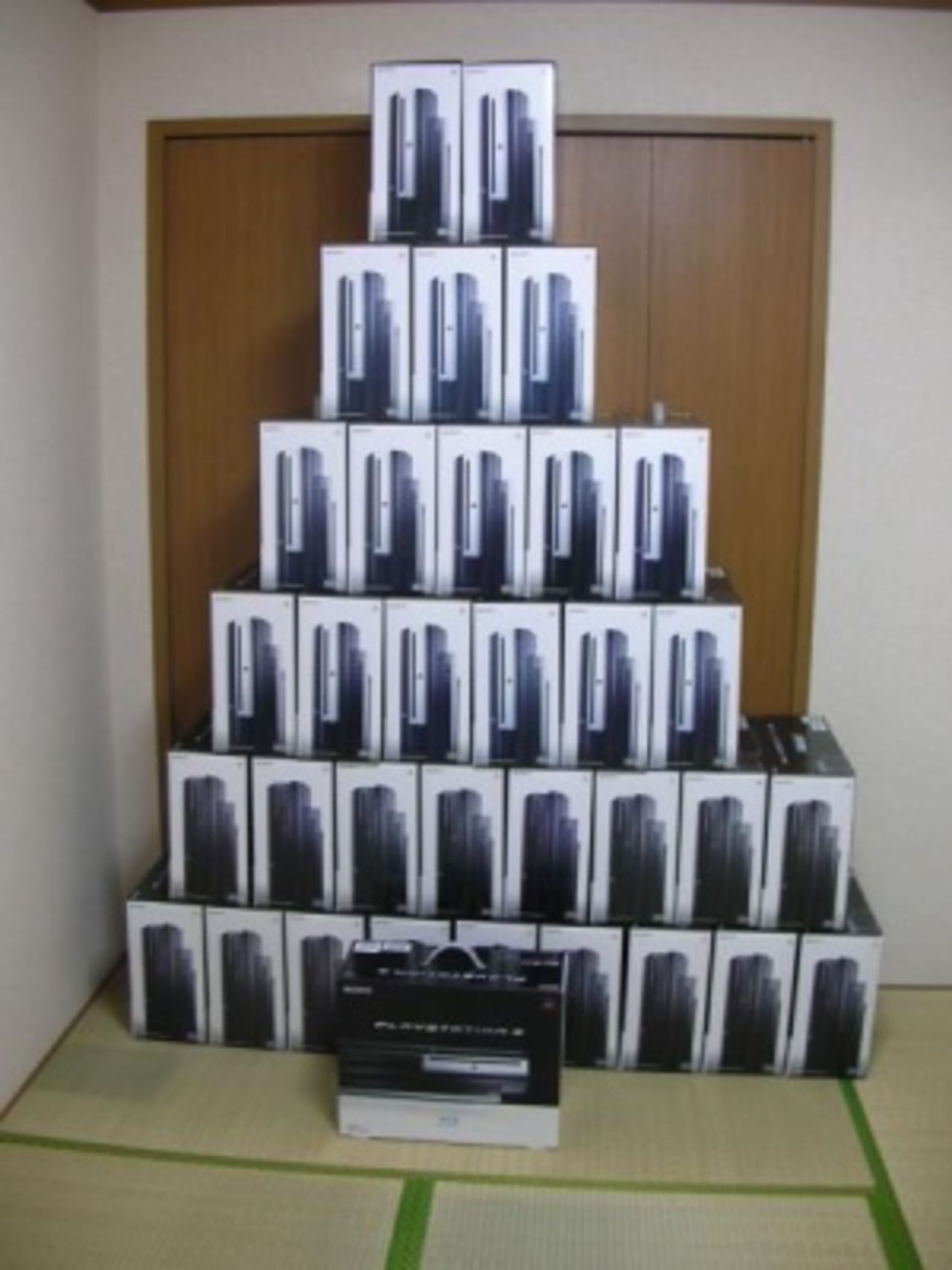 Någon har fått tag på 100 st Playstation 3