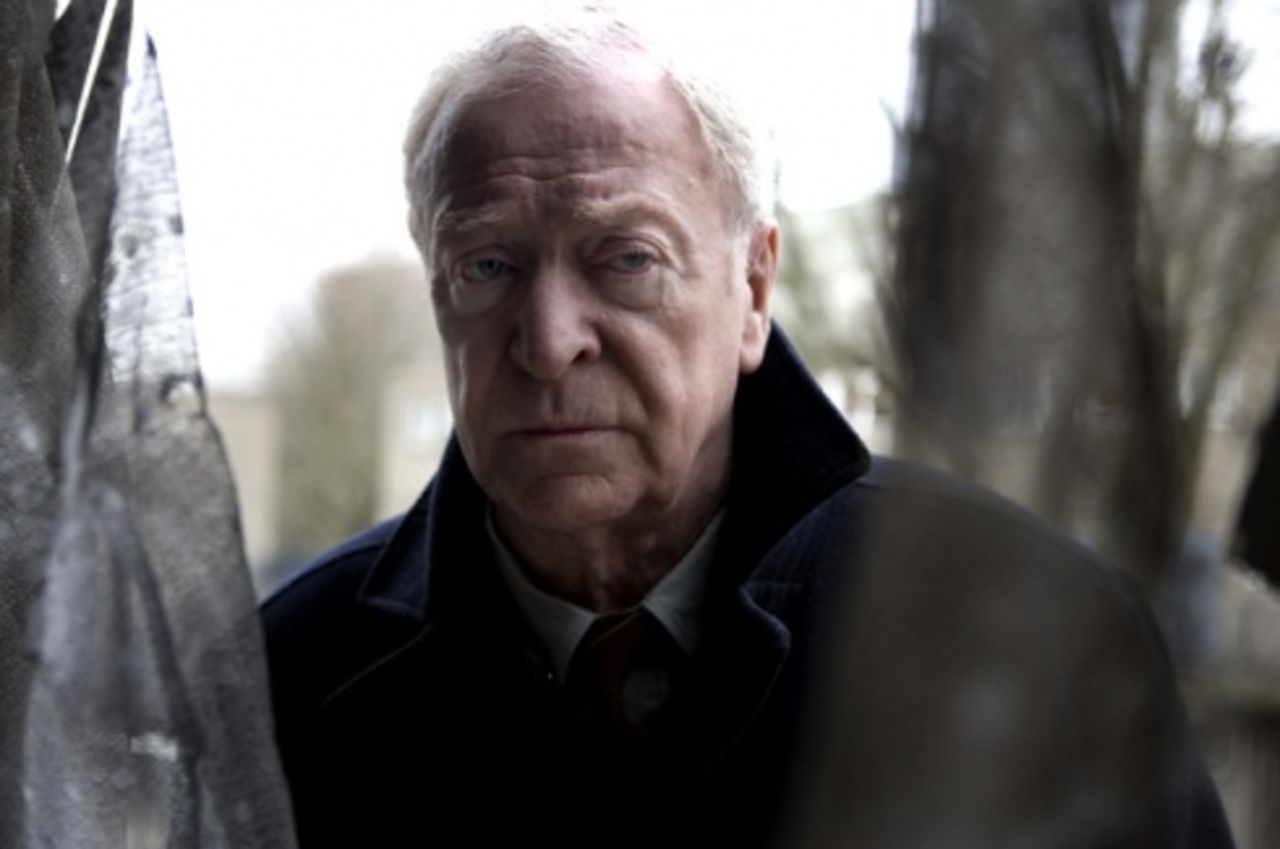 Caine försvinner på mystisk ö