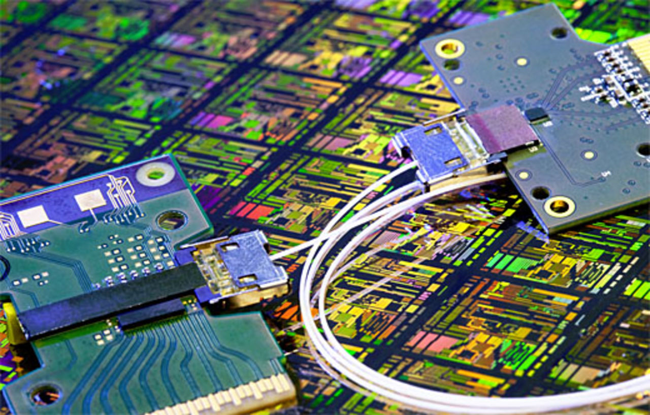 Flera Light Peak prototyper på plats under IDF 2010