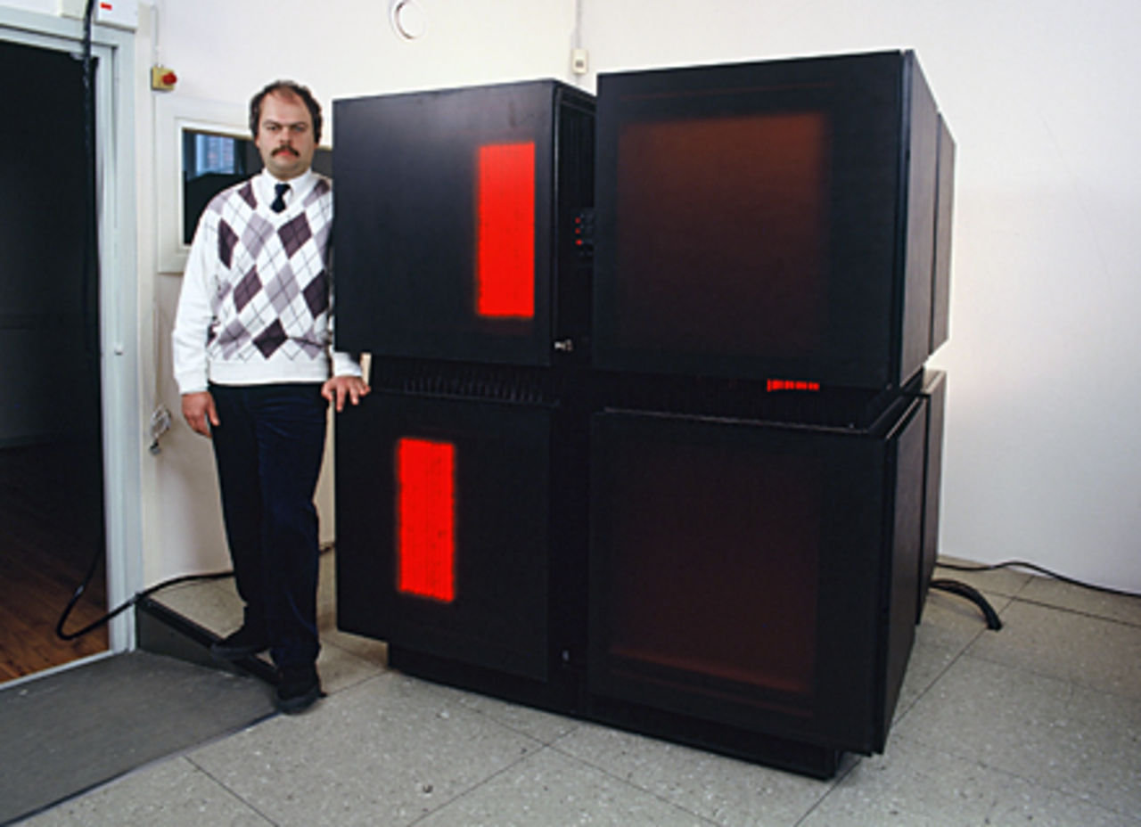 KTH skänker superdator till  Tekniska museet