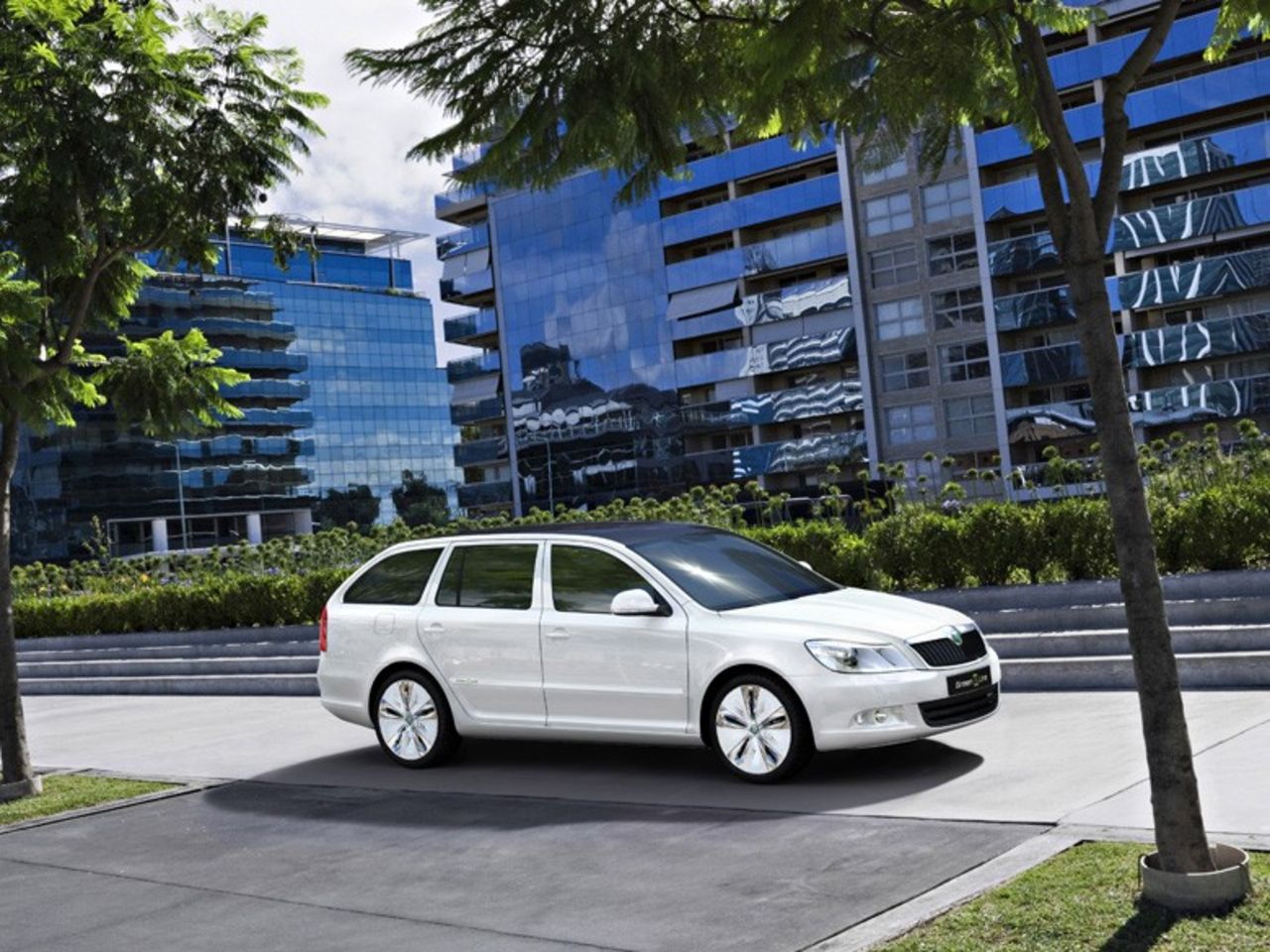 Skoda visar eldriven Octavia