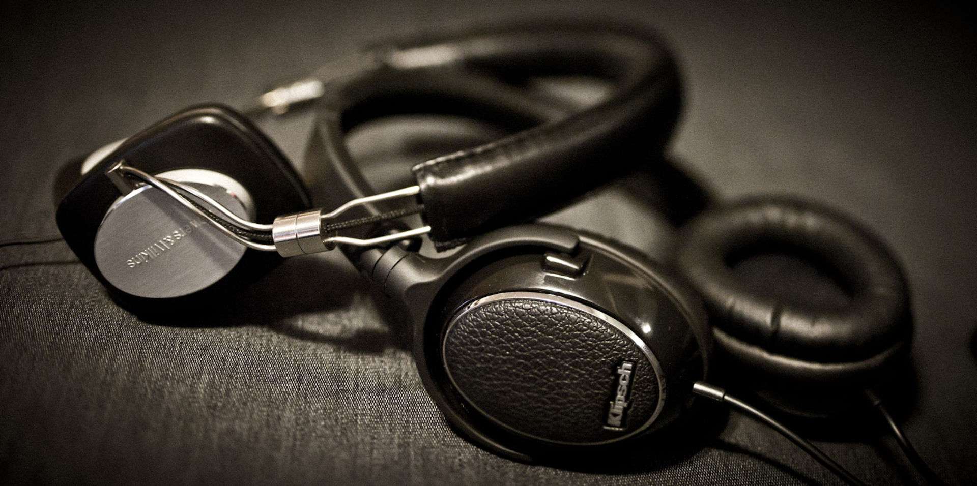 Vi testar B&W P5 samt Klipsch ONE