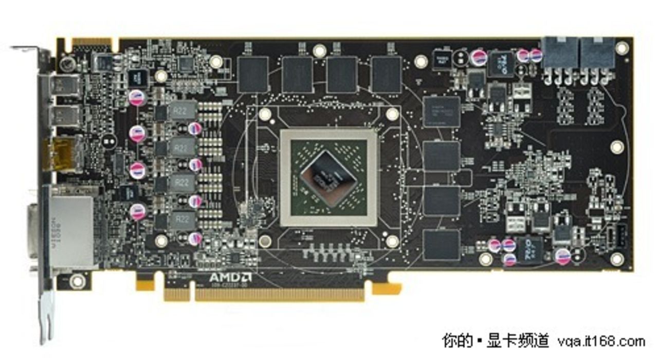 Radeon HD 6870 kretskort fångat på bild