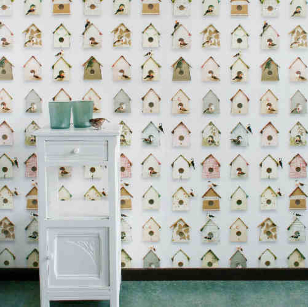 Fyll väggen med fågelholkar