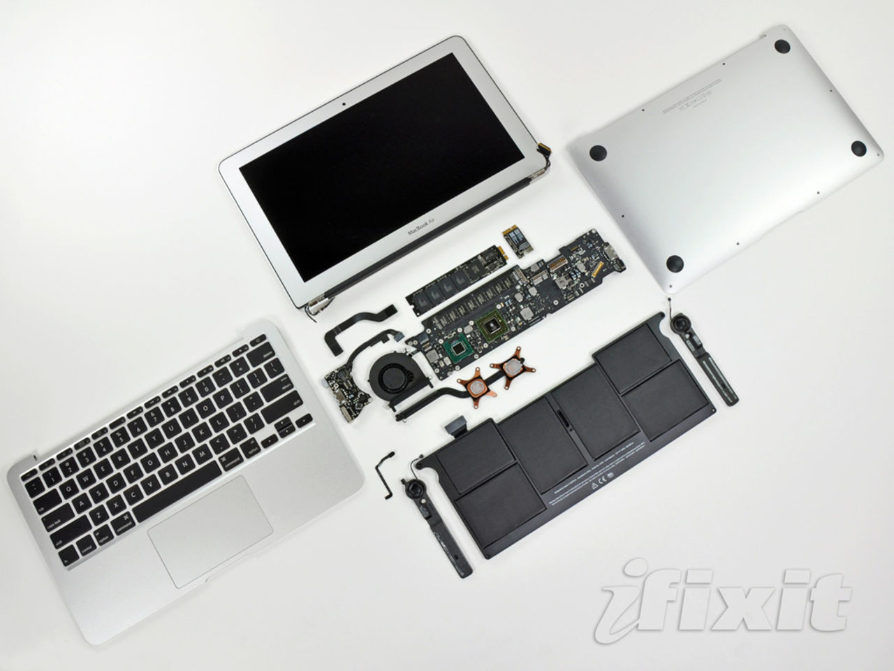 iFixit plockar sönder MacBook Air 11,6 tum
