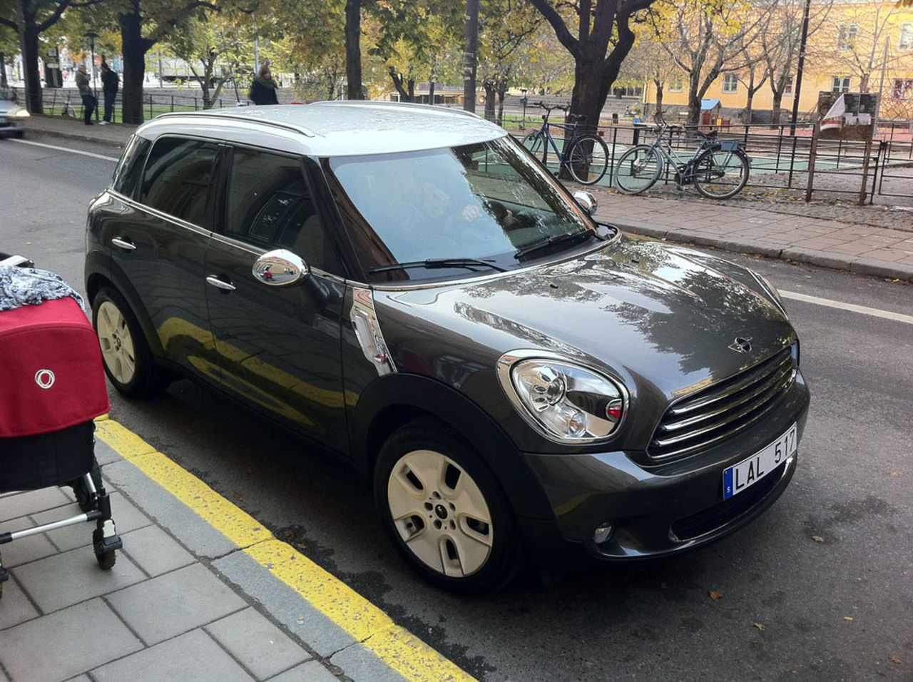 Mini som blivit Midi har hittat in i Feber-garaget