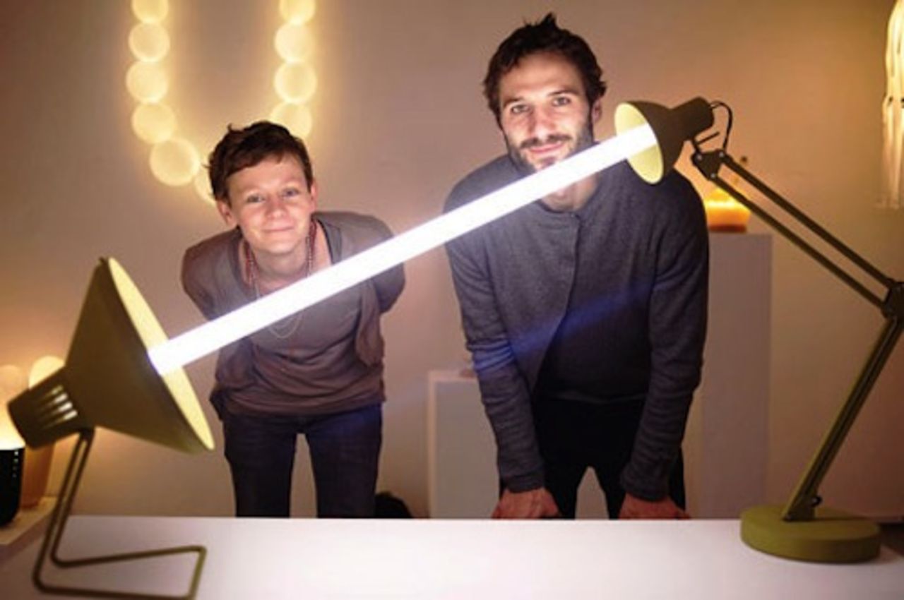 Två lampor, en glödlampa