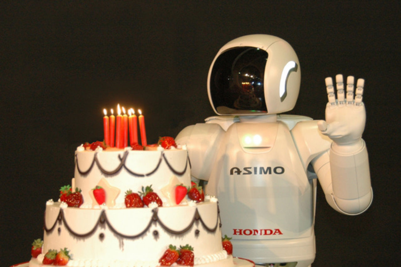 Tut i luren! Roboten Asimo fyller 10 år!