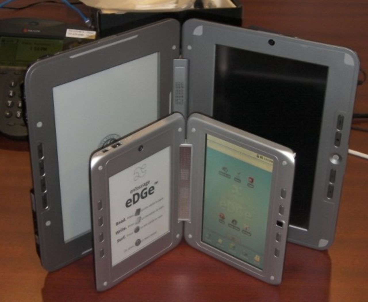 Eboksläsare och tablet i ett