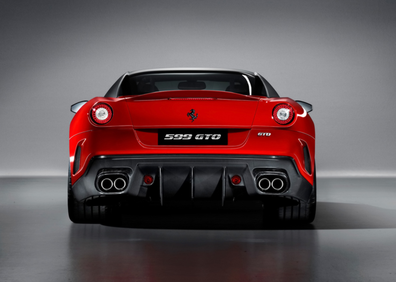 21-åriga Dhiaa Al-Essa har köpt ytterligare två superbilar