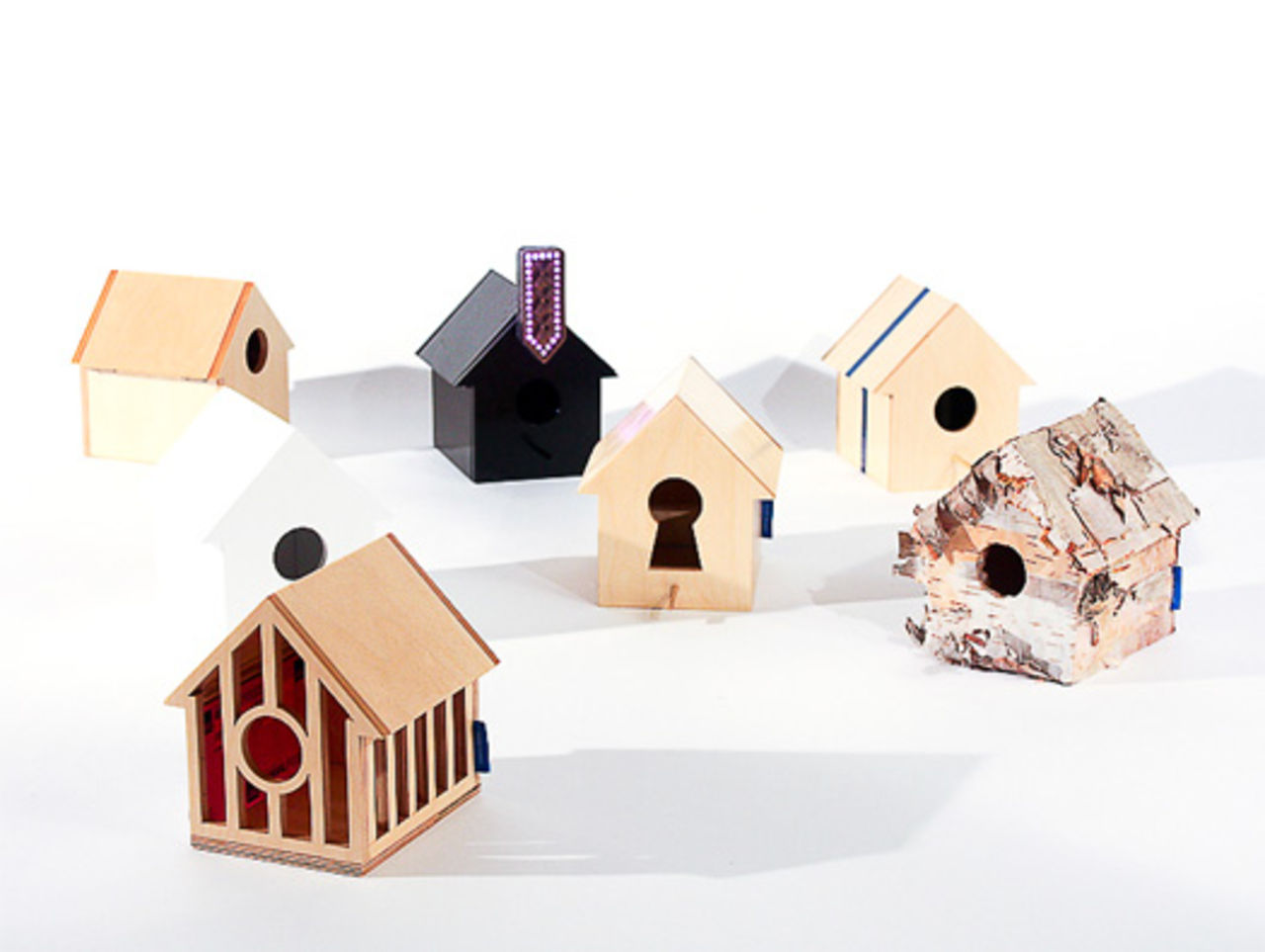 Konstfulla fågelholkar