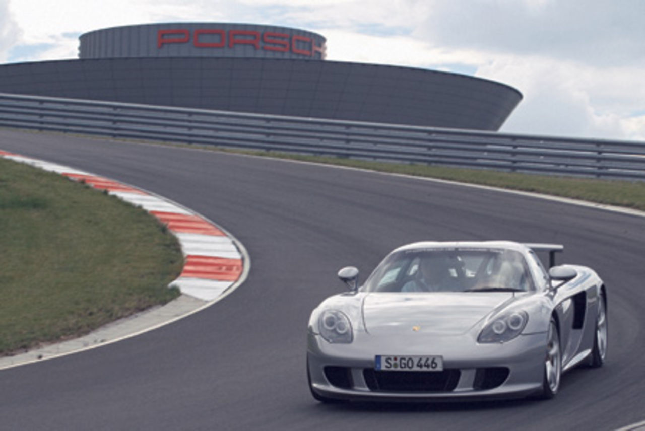 VIDEO:  Porsche Carrera GT promo