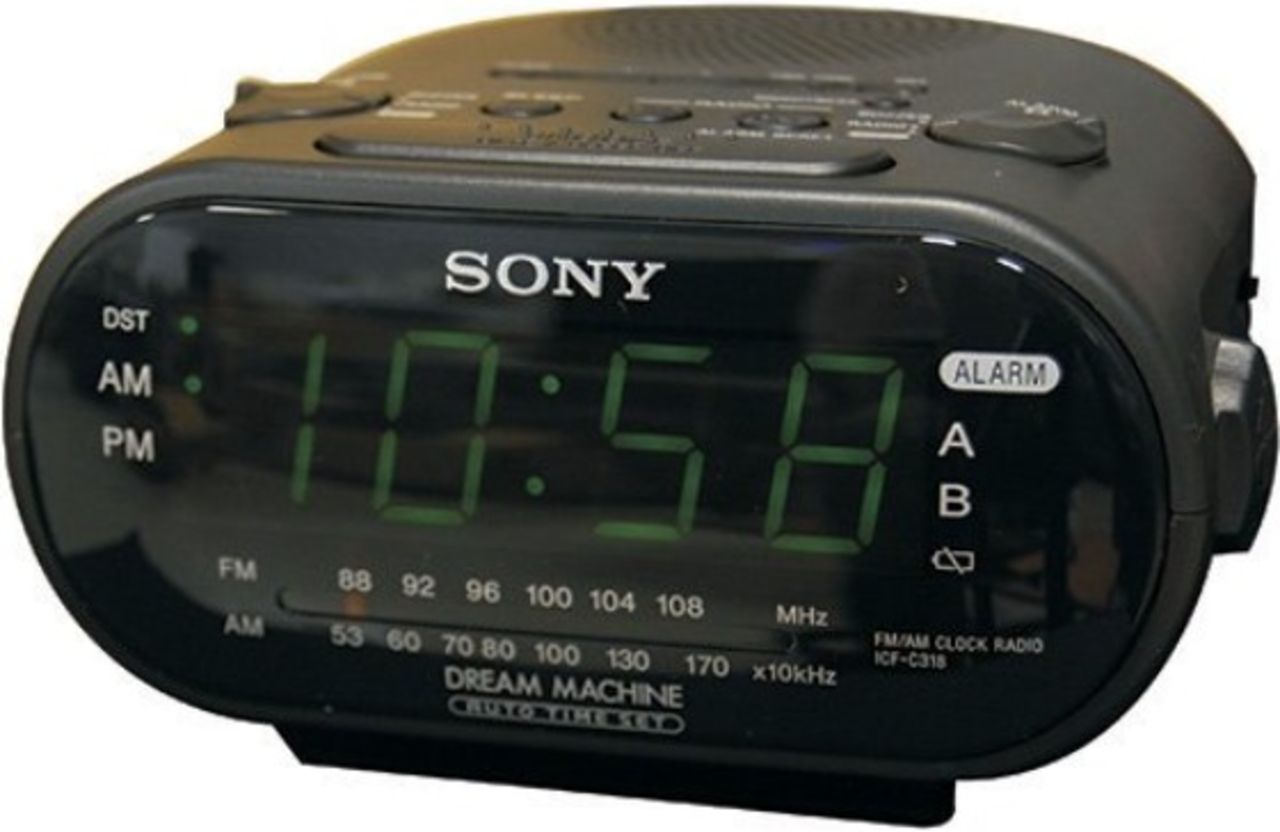 Klockradio med inbyggd rörelsekänslig spionkamera