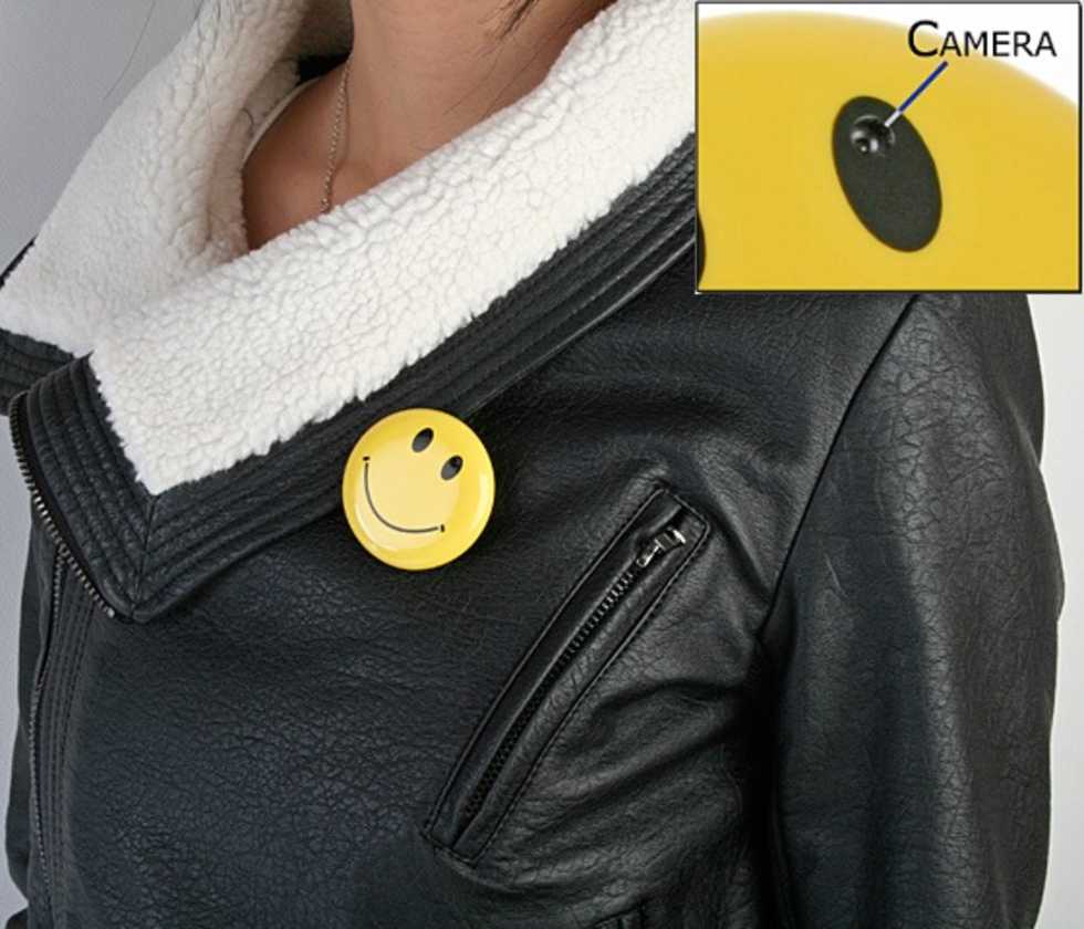 Smileymärke med inbyggd spionkamera