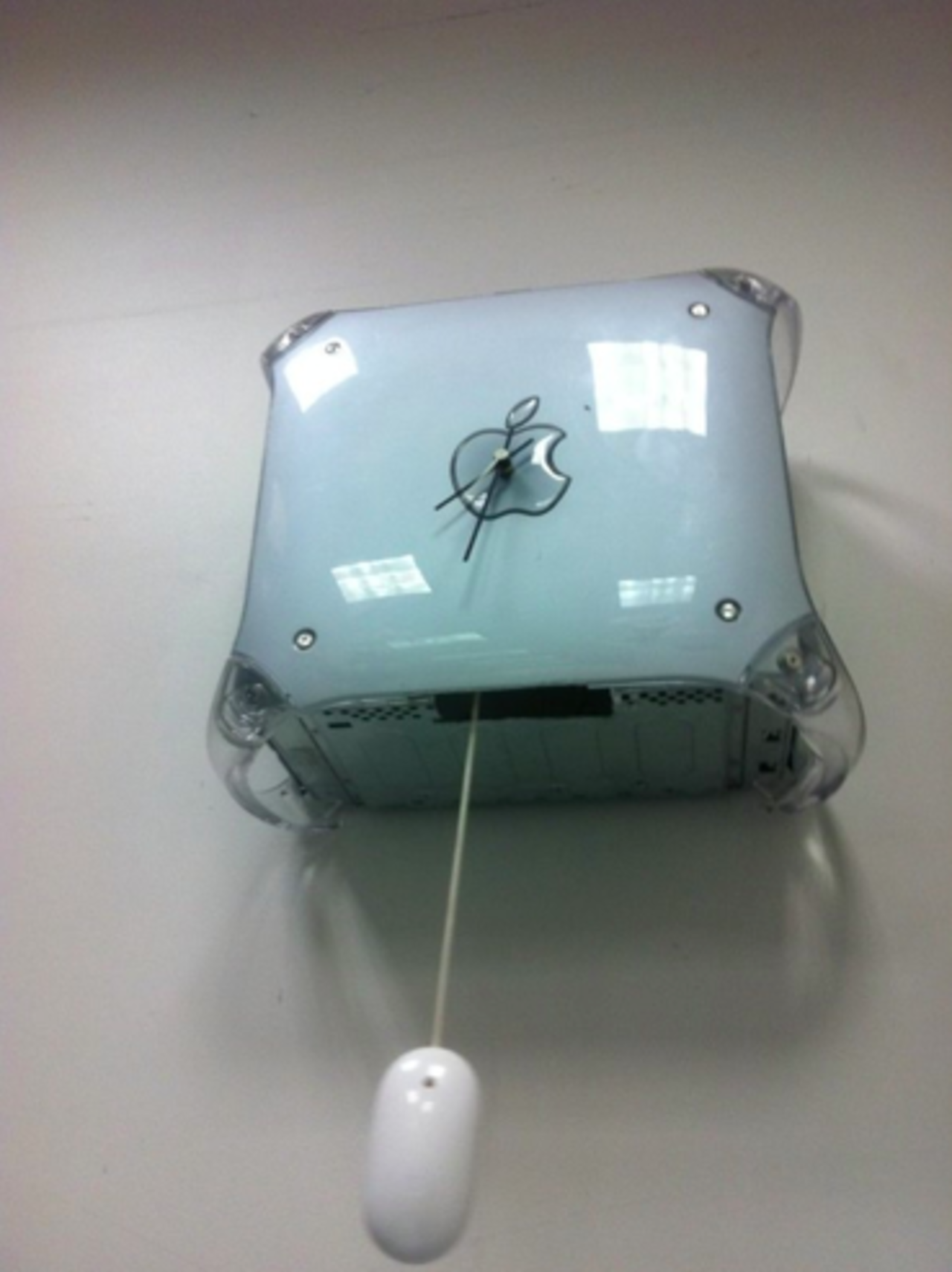 Gammal G4 ombyggd till väggur