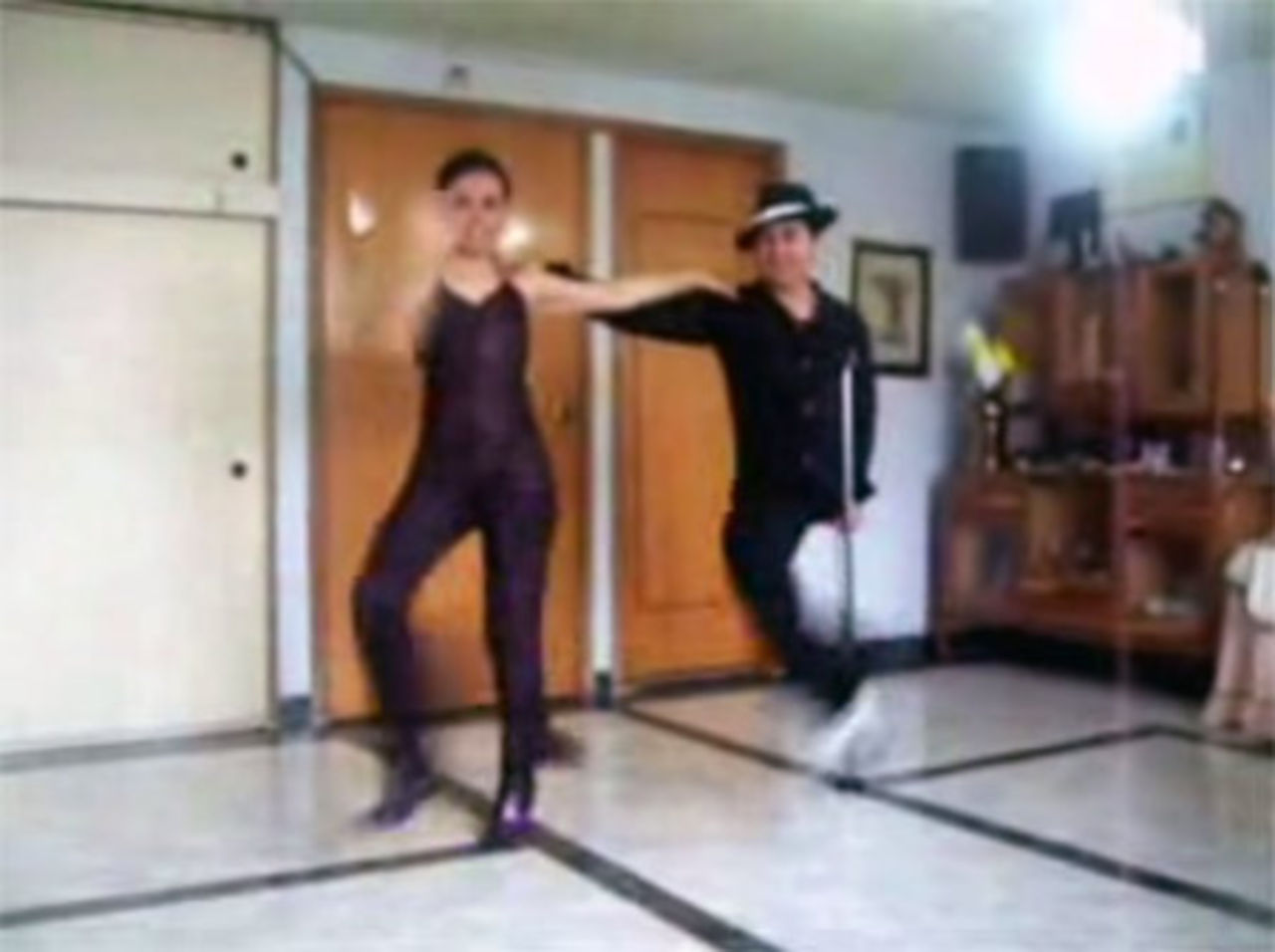 Salsa-dansare med ett ben