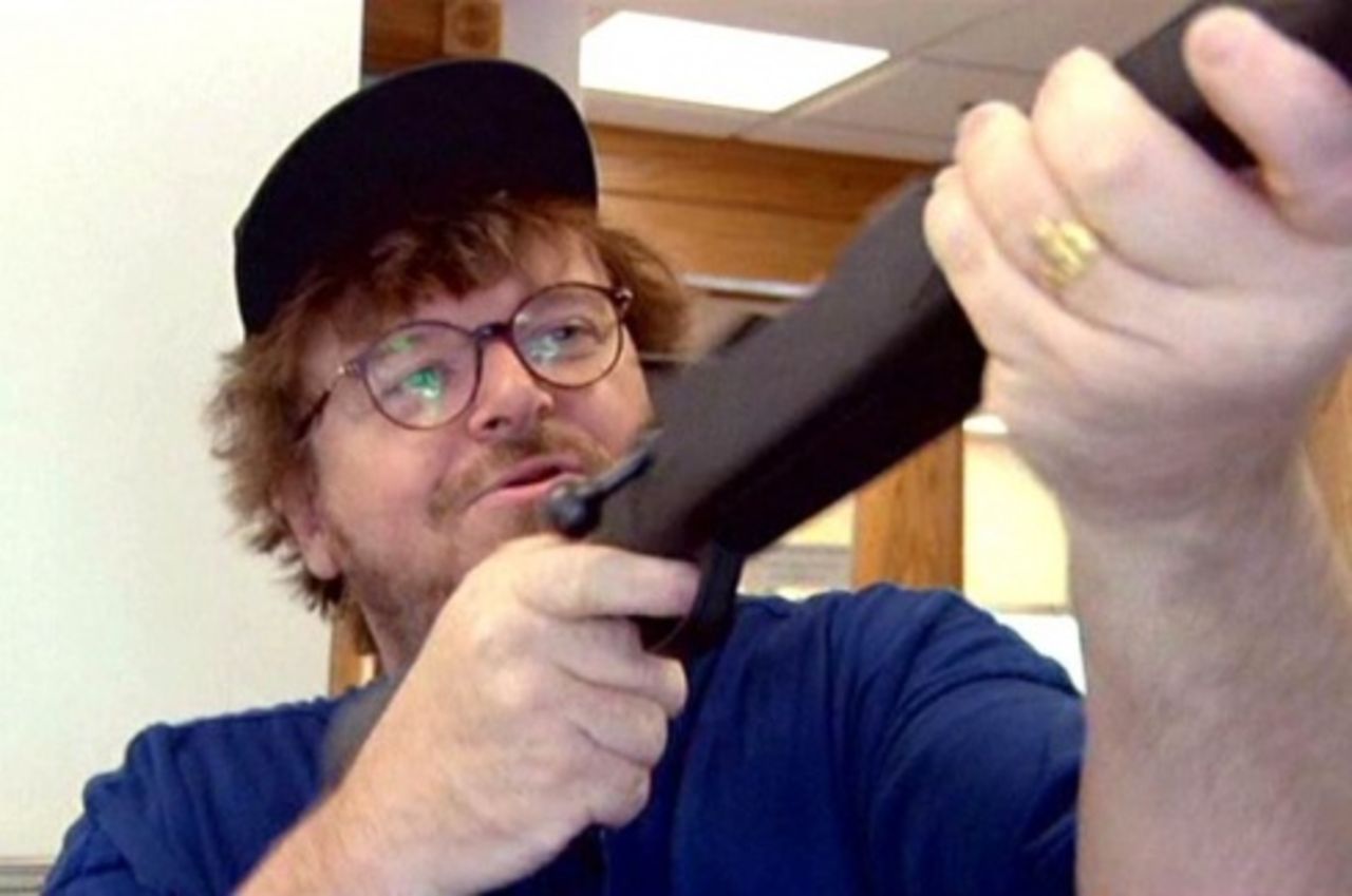 Moore stämmer Weinsteins