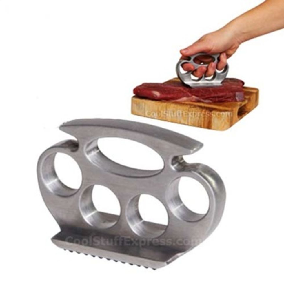 Banka ut köttet med Knuckle Pounder Brass Knuckle Meat Tenderizer. Feber / Hem