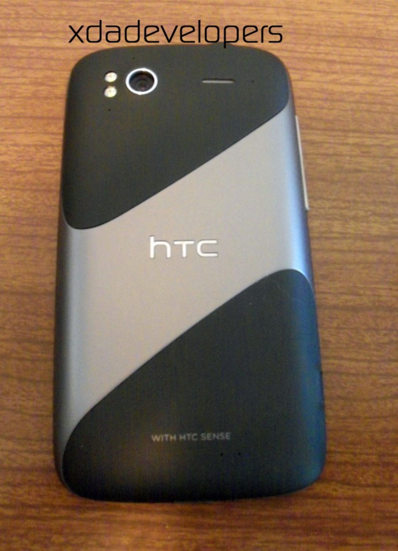 HTC Pyramid presenteras i april?
