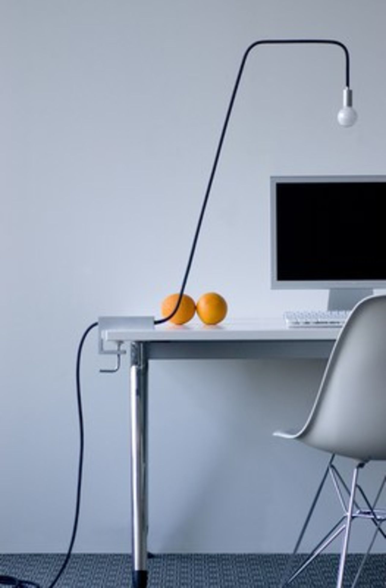 Skrivbordslampa med cool pose