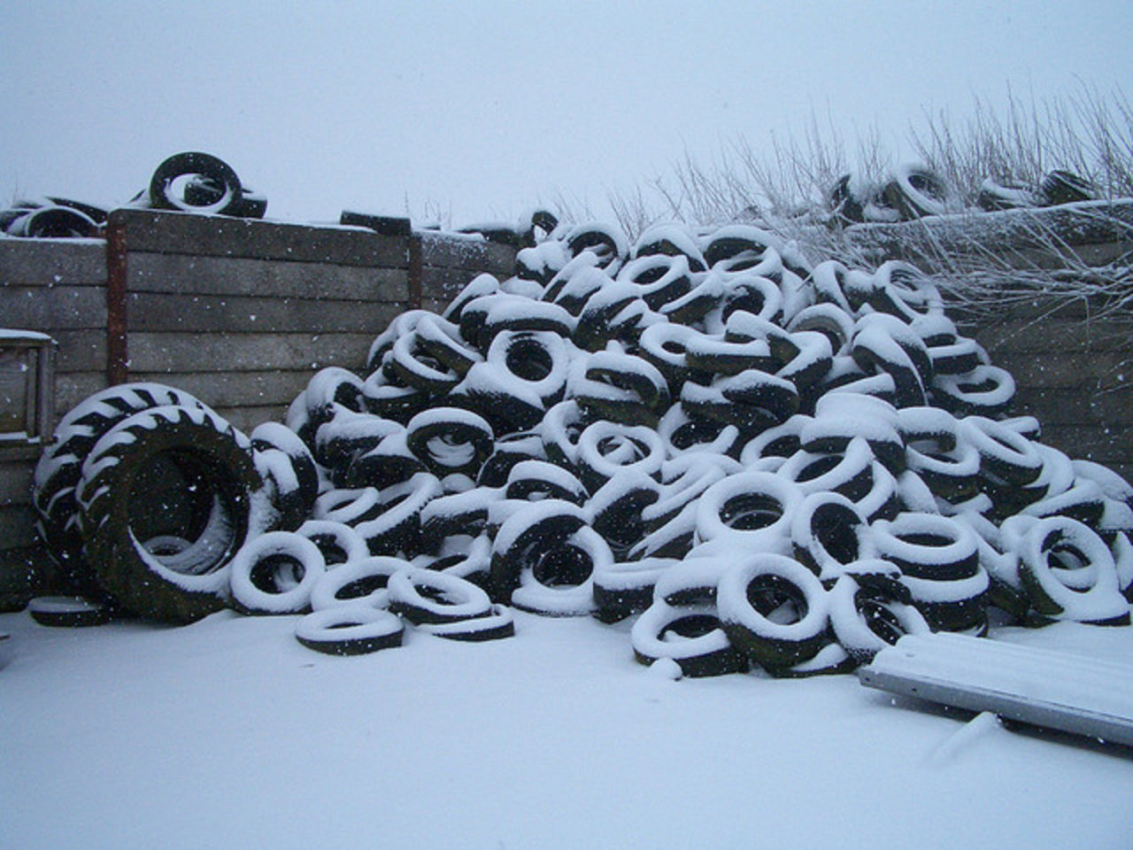 Idag ska vinterdäcken plockas av