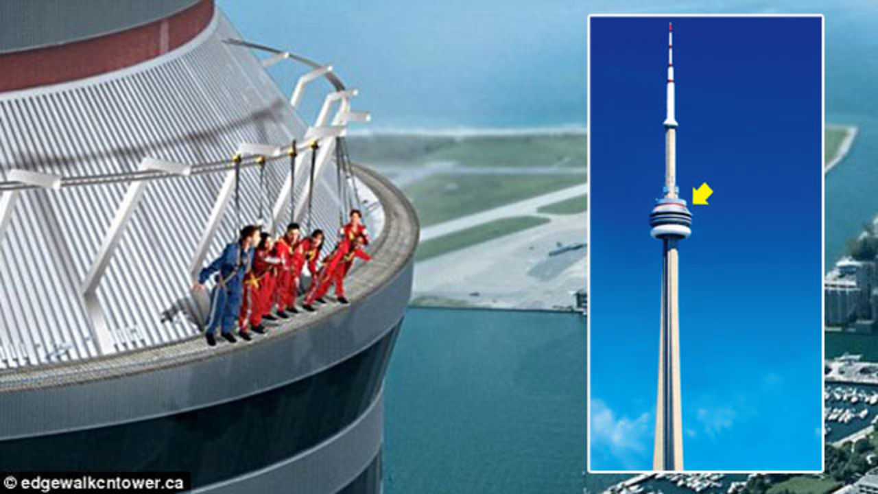 Dingla från kanten på CN Tower - 365 meter över marken