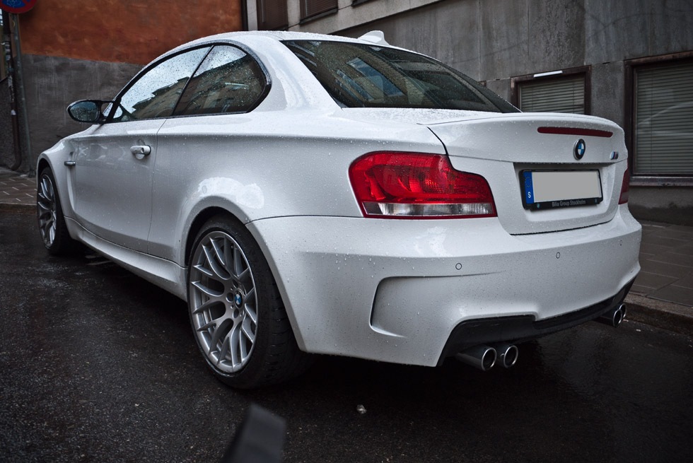 Två vita nyheter i samma korsning