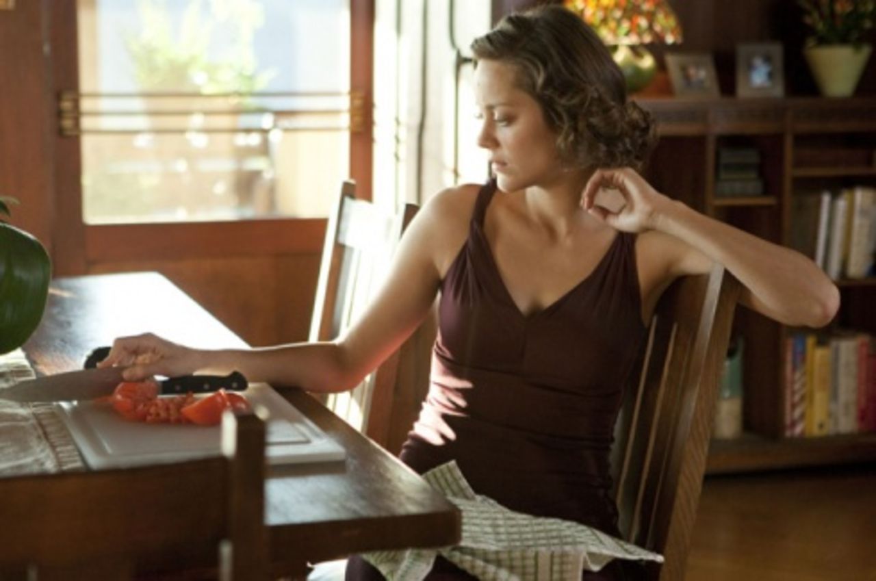 Cotillard, Renner och Phoenix i triangeldrama