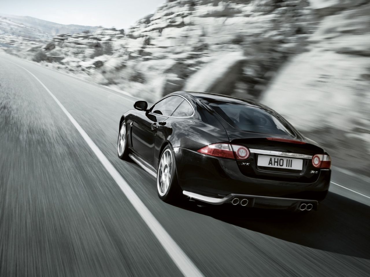 Jaguar XKR-S cabriolet och vässad XFR