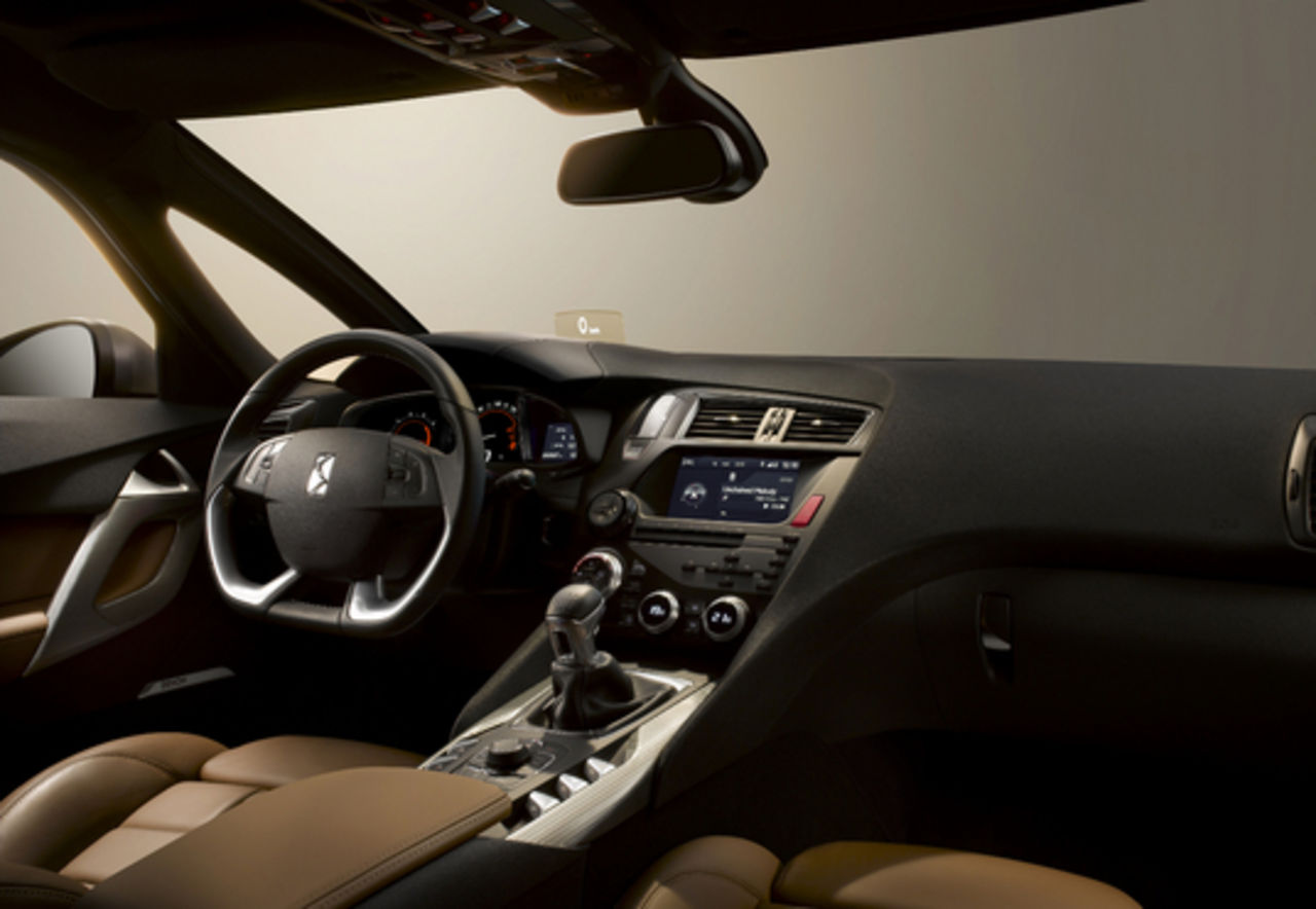 Första bilderna på interiören i Citroën DS5