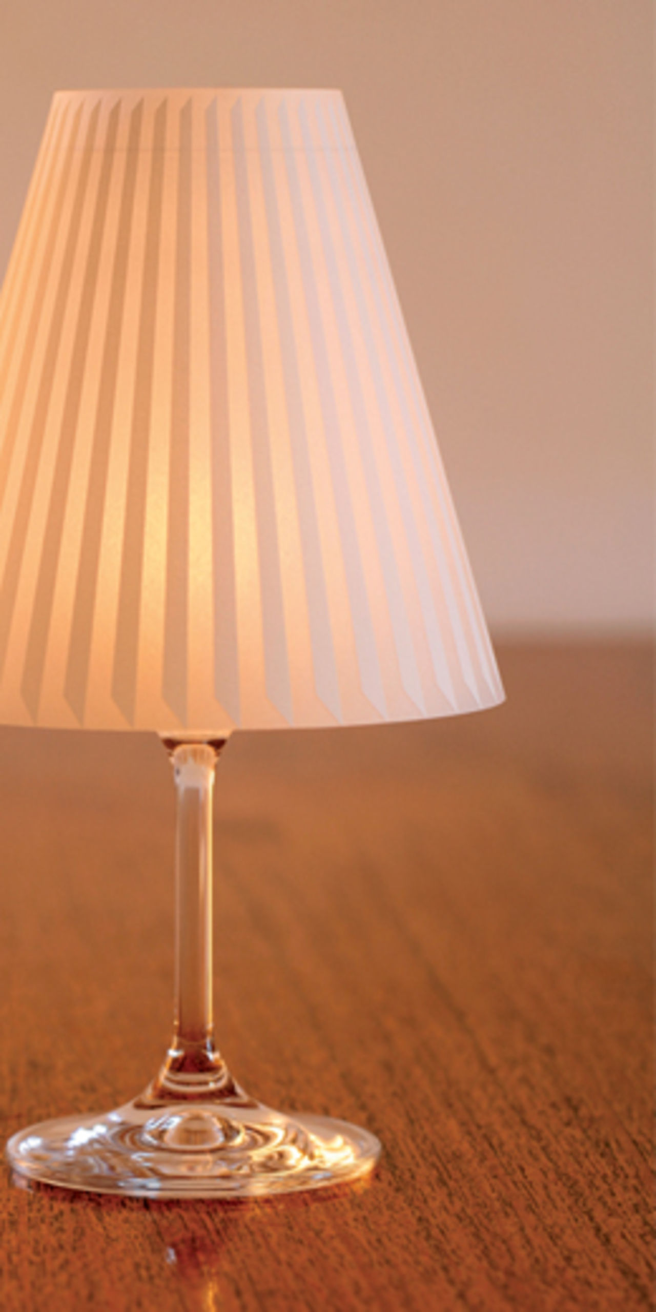 Gör om vinglasen till ljushållare