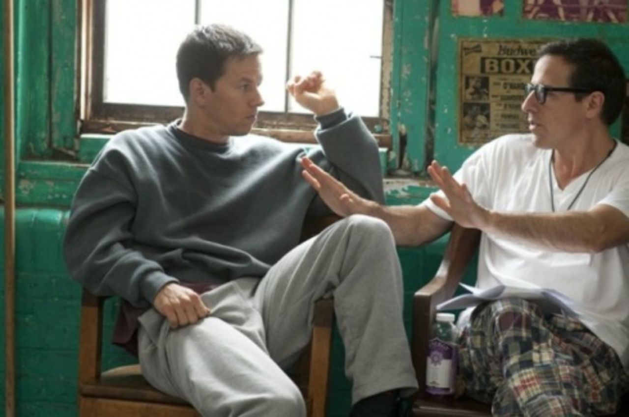 Russell letar kärleksintresse åt Wahlberg