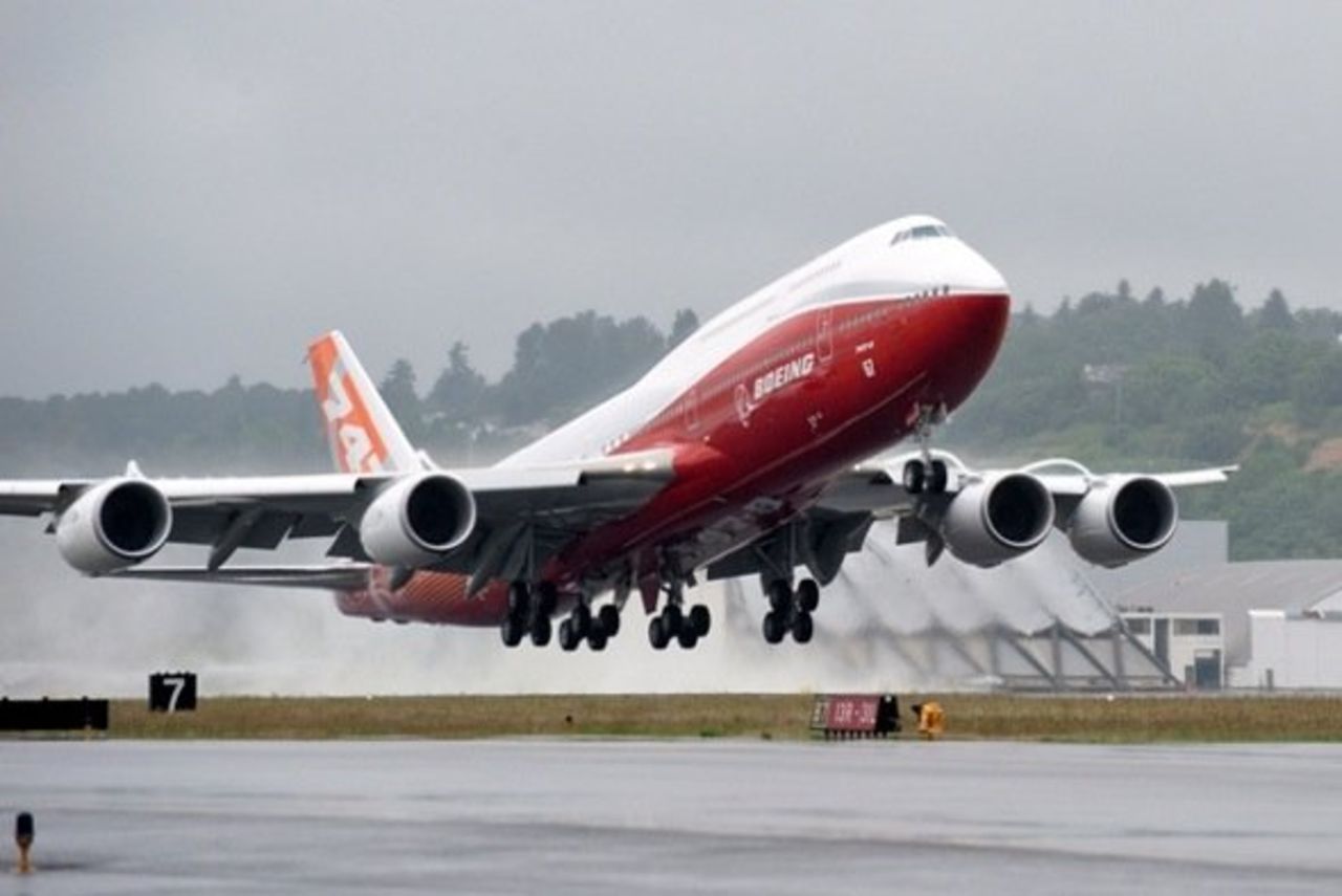 Boeing visar upp nya 747-8I på Paris Air Show
