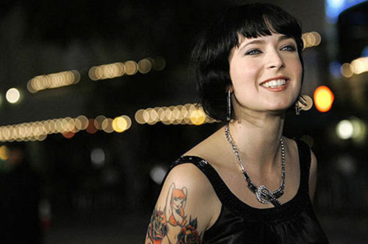 Cody regidebuterar med 