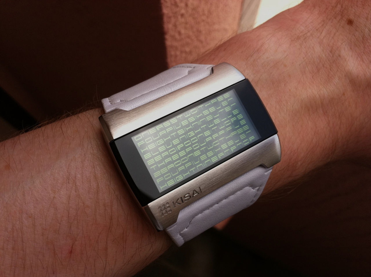 Klocka som visar tiden med ord