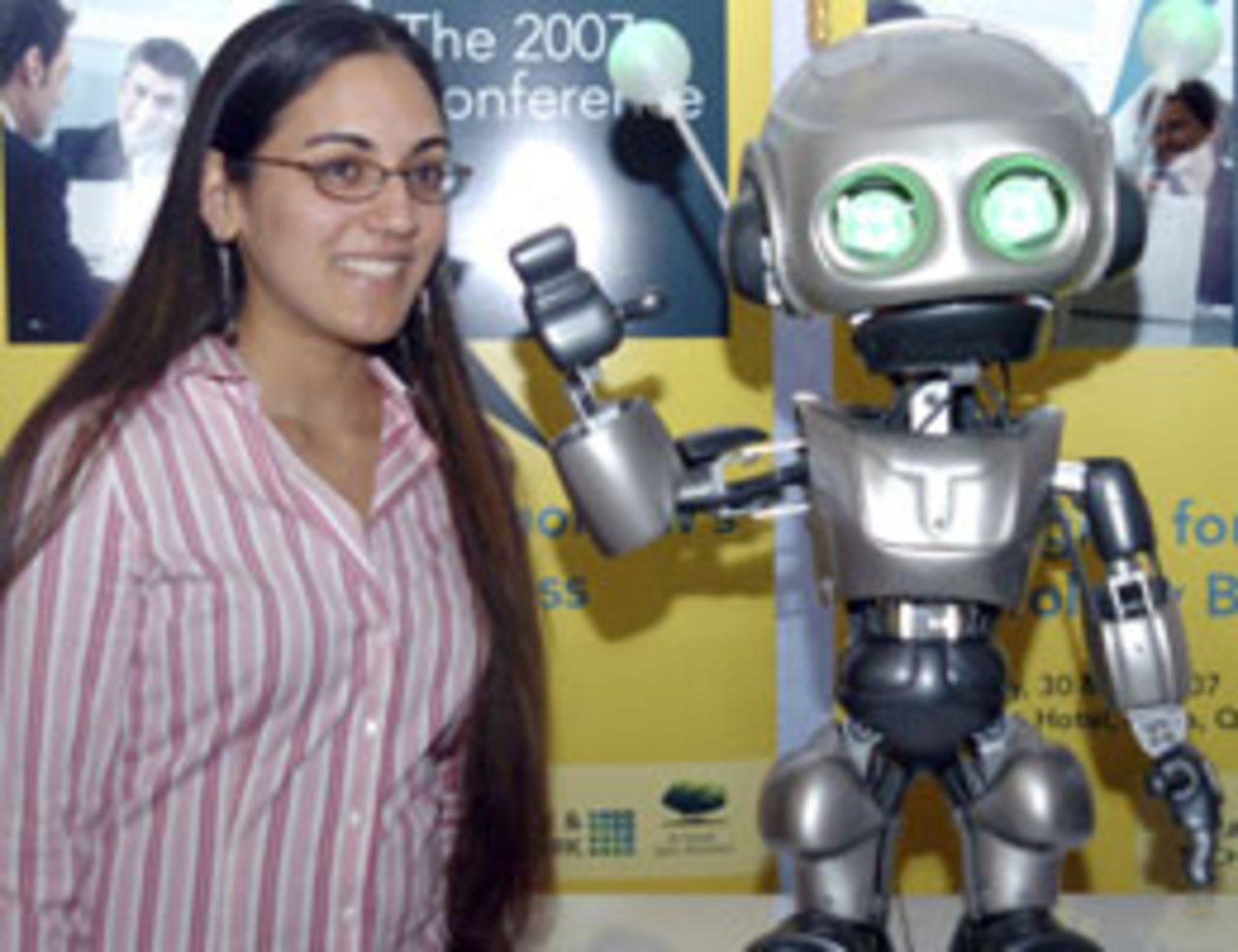 Den roliga roboten Quasi på besök i Quatar