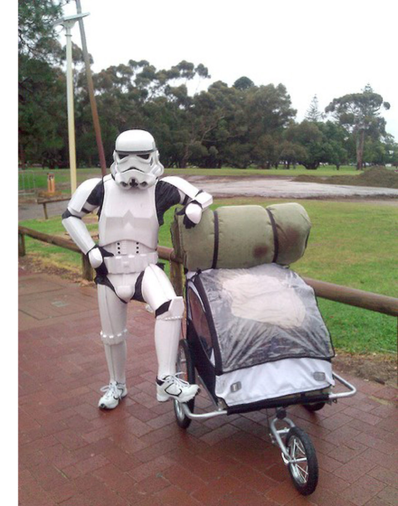 Australiensare ska gå 500 mil i Stromtrooper-outfit
