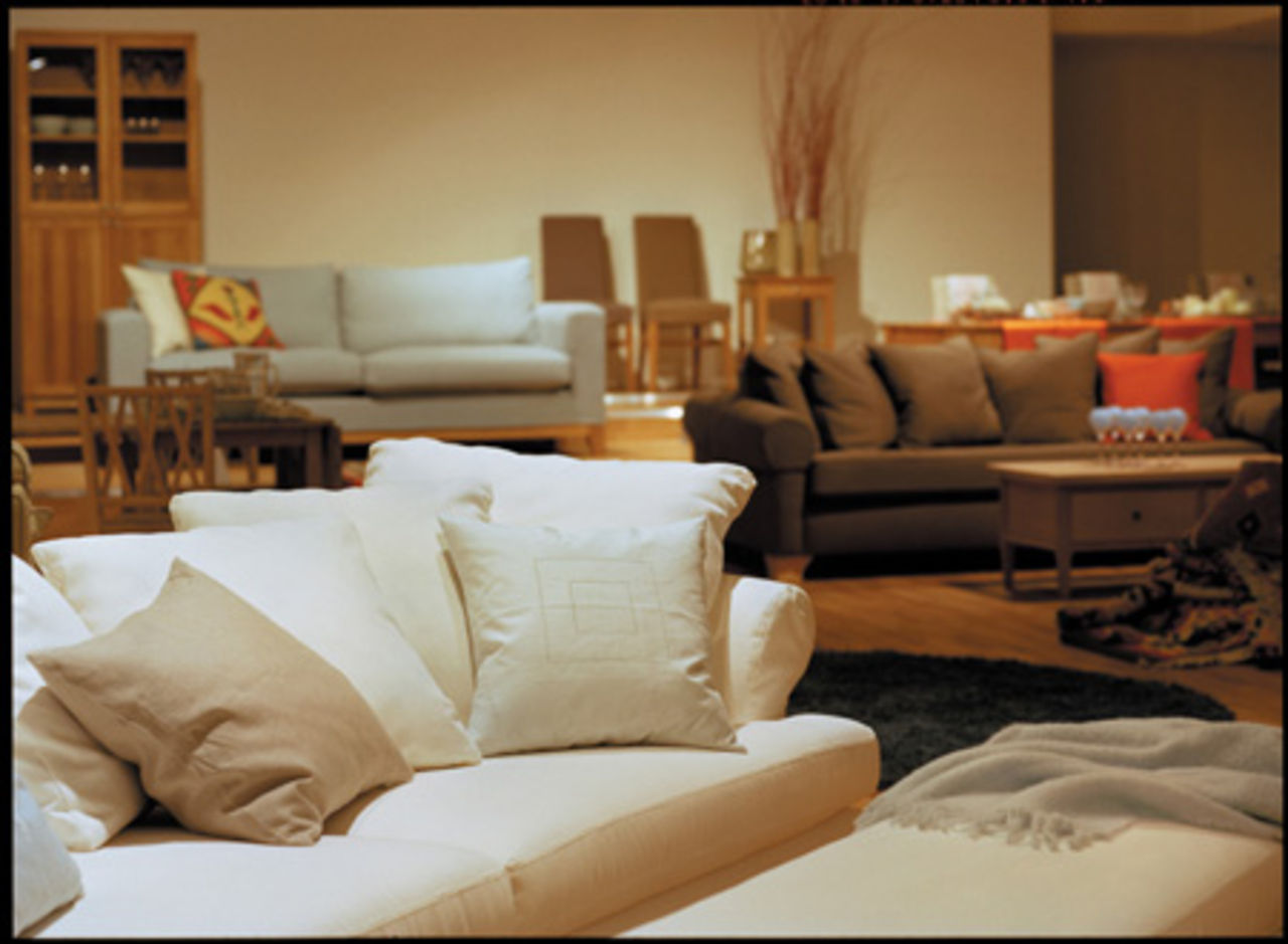 Butik med både möbler och färg