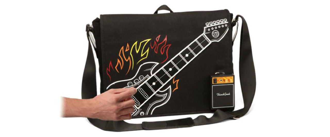 Datorväska med tryckt elgitarr - som du kan spela på!
