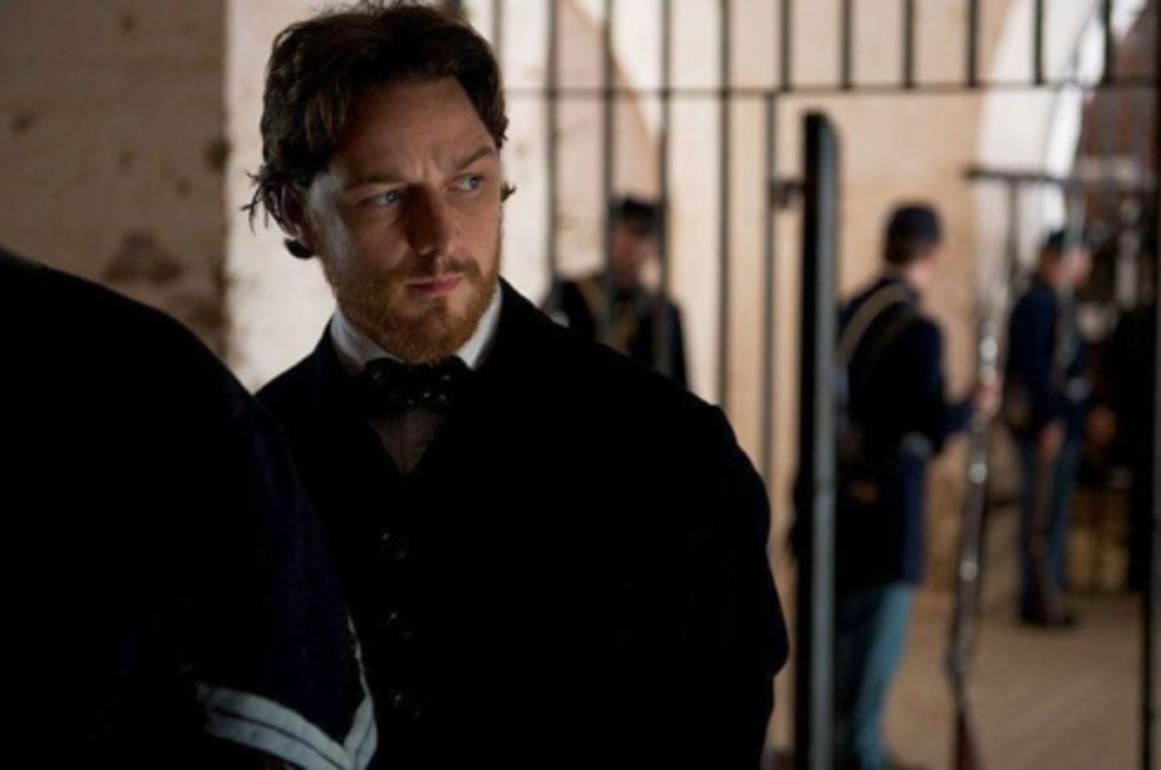 McAvoy spelar sexbesatt, knarkande polis