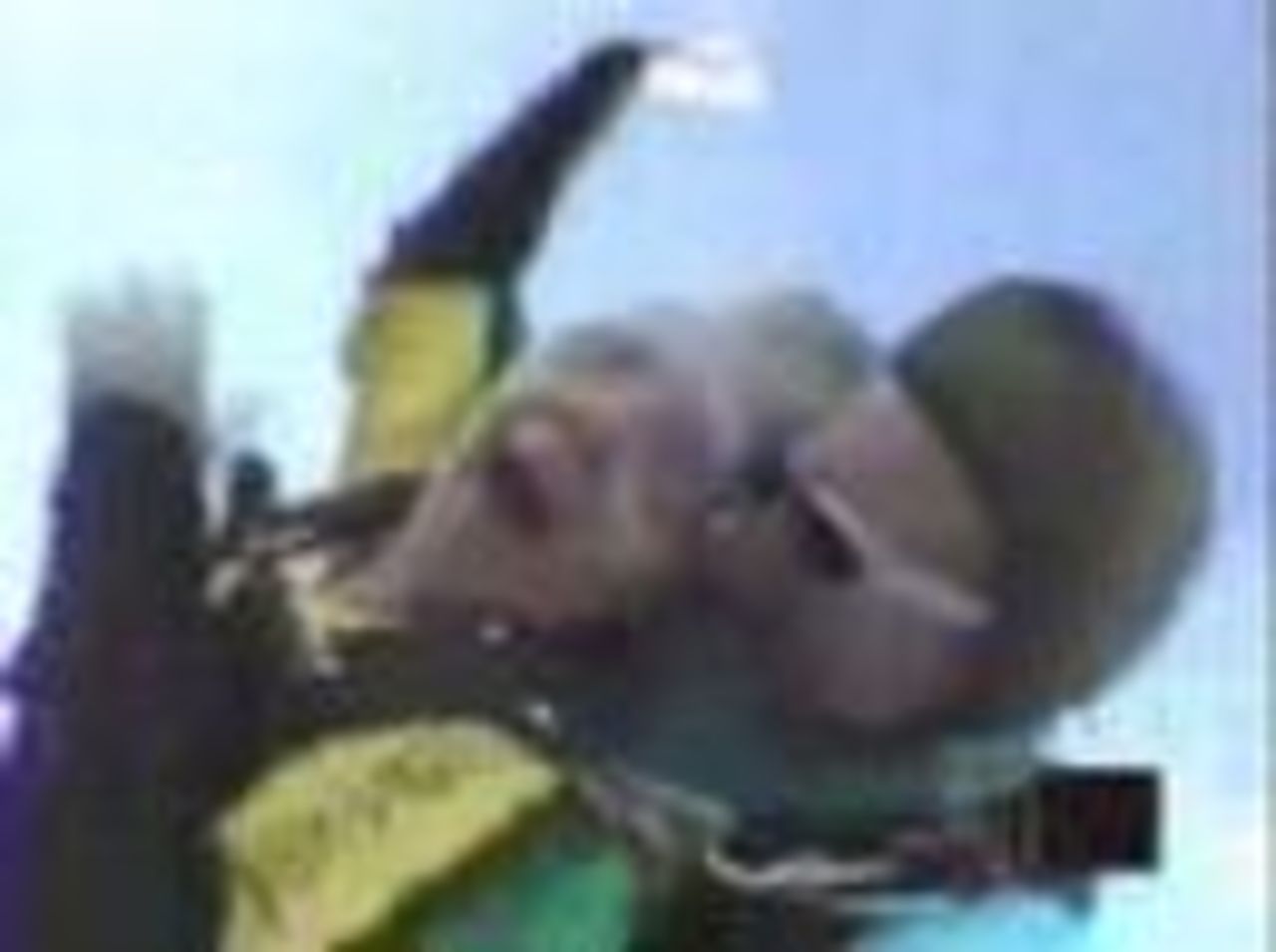 Mormor hoppar fallskärm