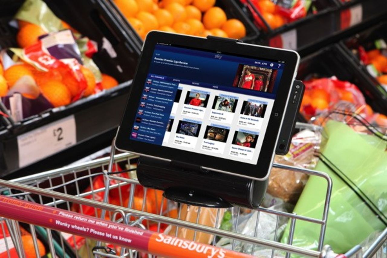 Integrerad iPad-docka på kundvagnar hos Sainsbury's
