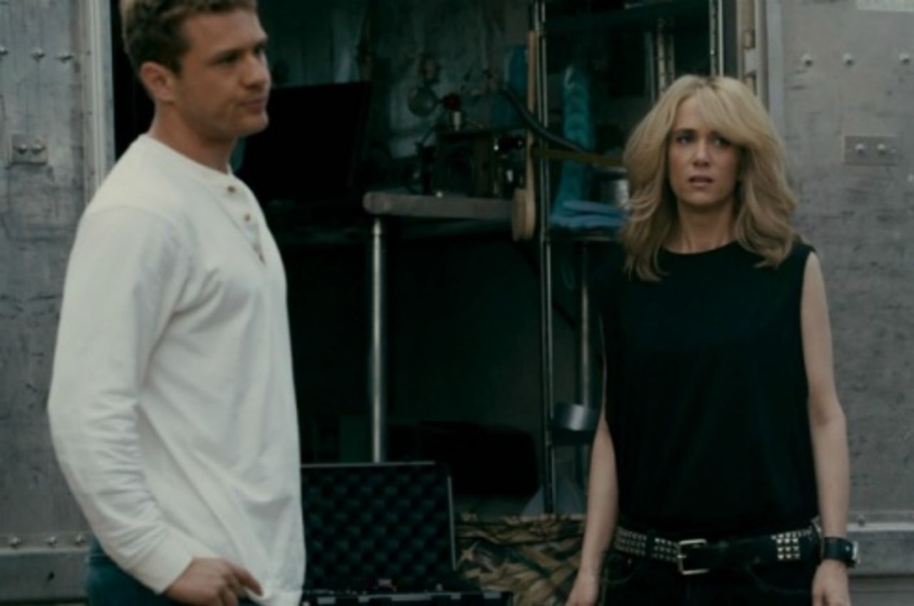 Wiig, Phillippe, Wood och Brody i svart komedi