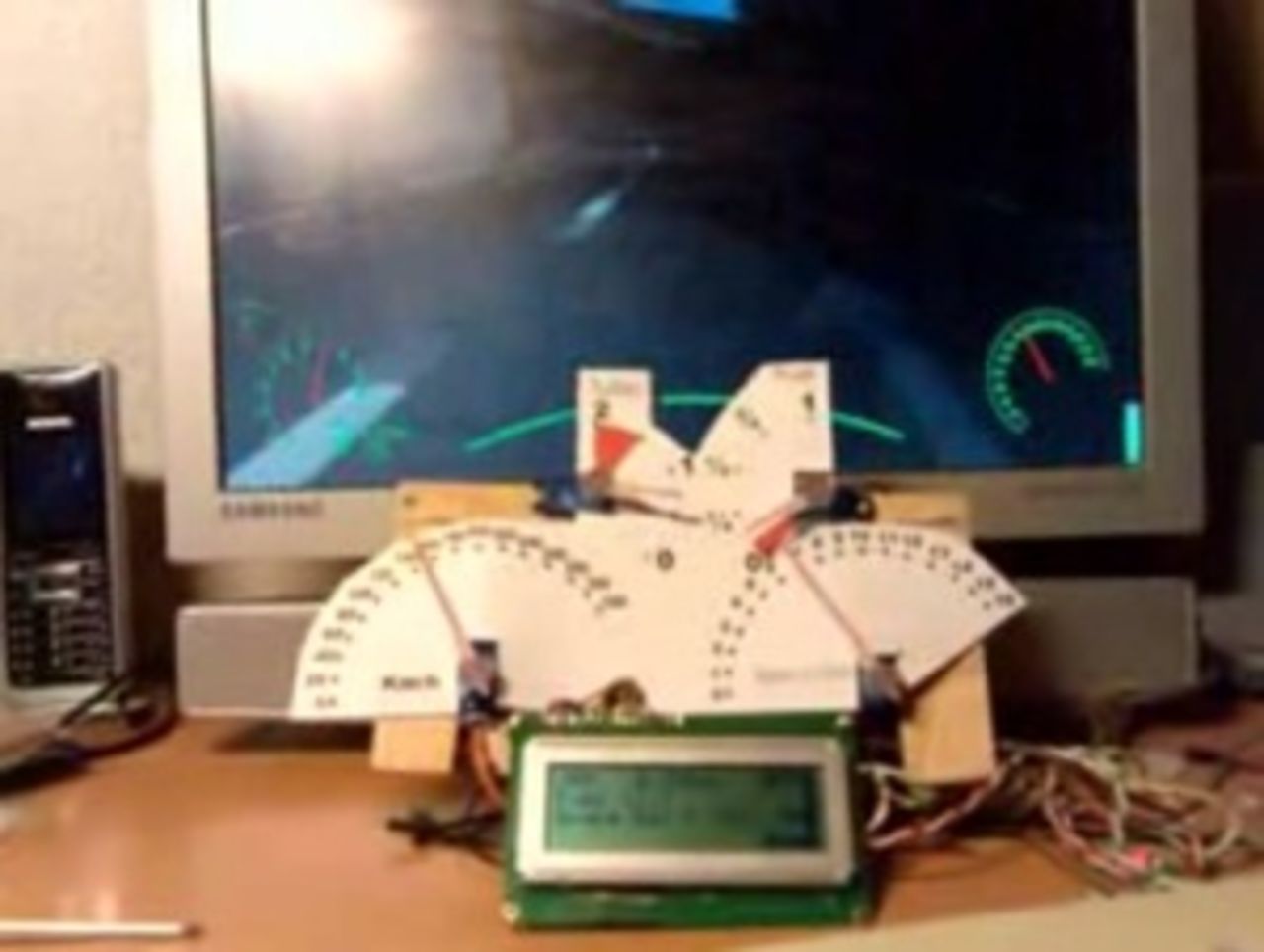 Bilspel med instrument utanför skärmen