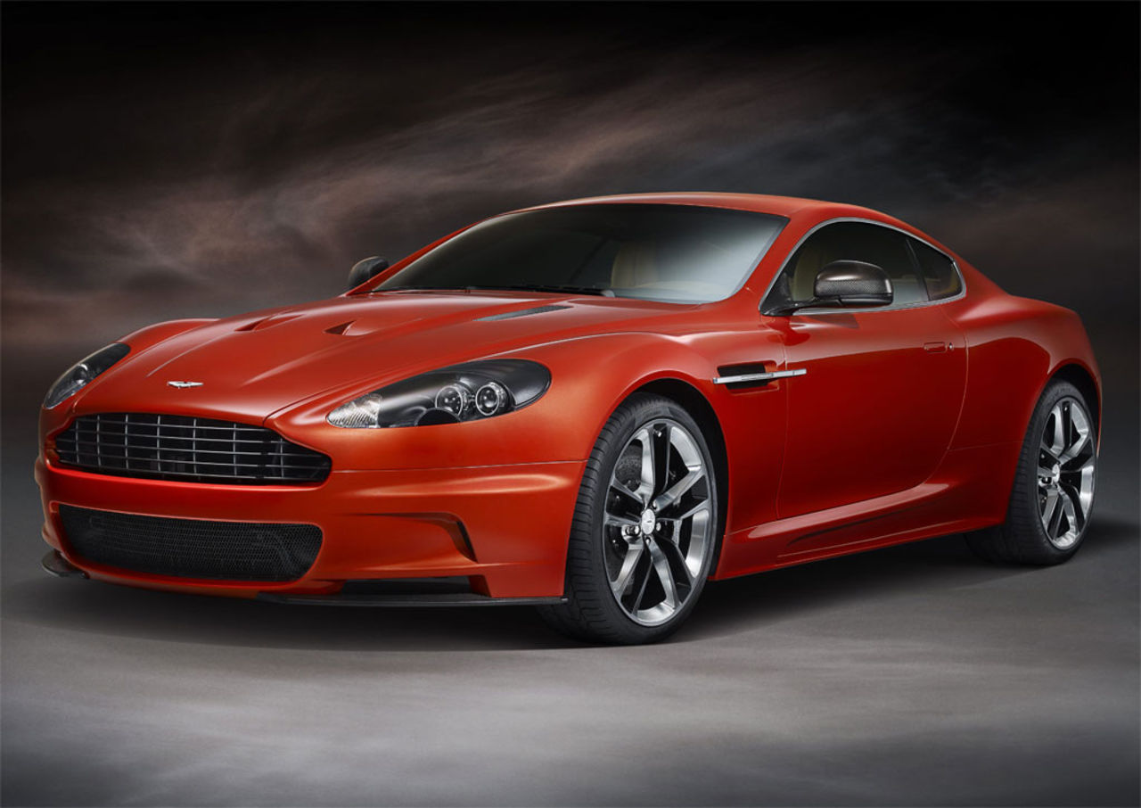 Aston Martin visar upp ny kolfiber-kittad DBS