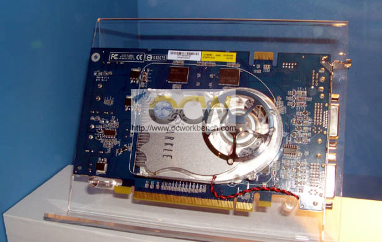 Grafikkort med GPU:n på baksidan