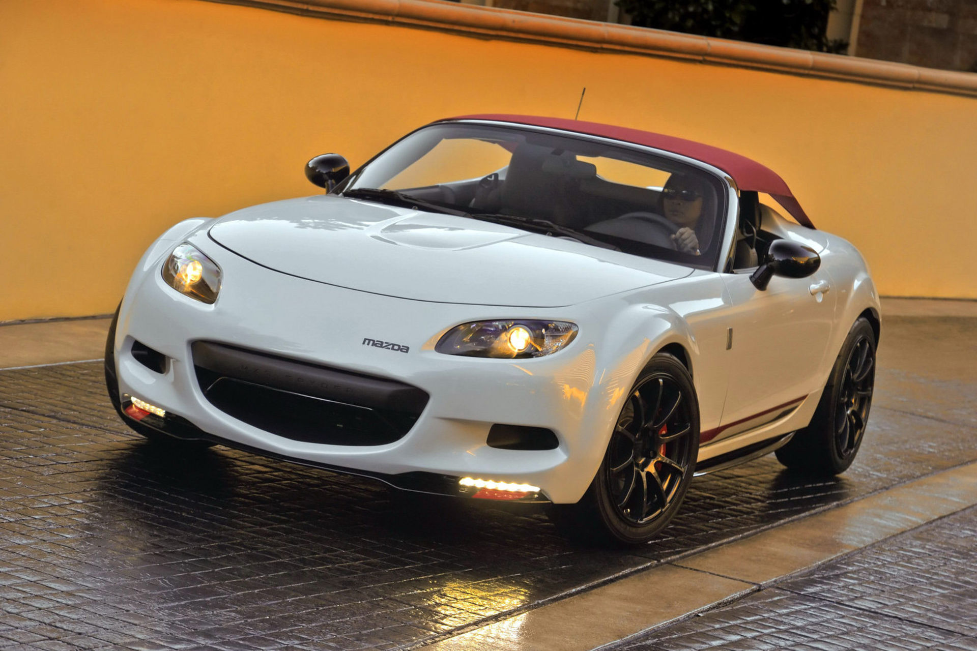 Mazda MX-5 klär i Spyder-version