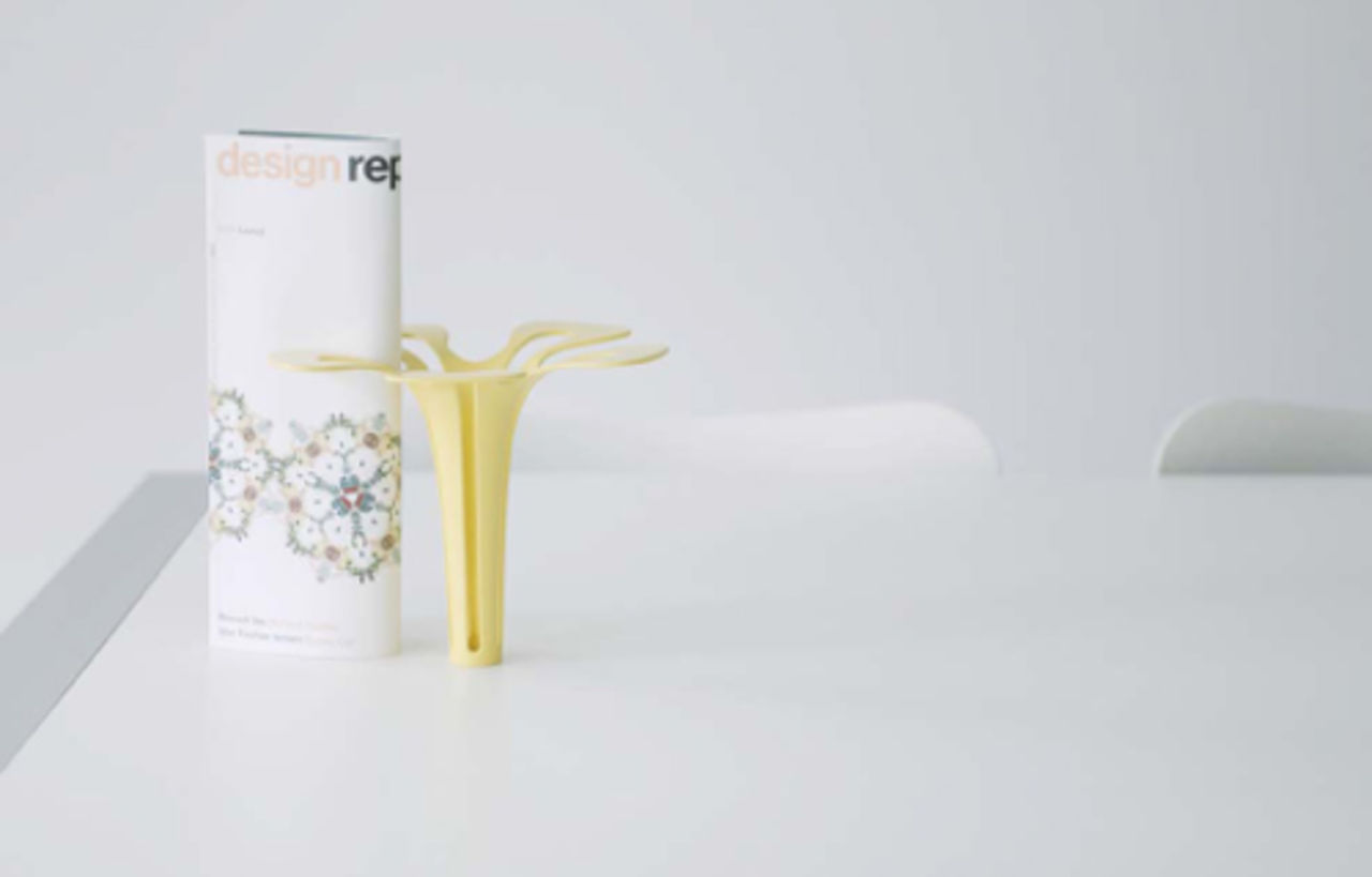 Blommigt tidningsställ